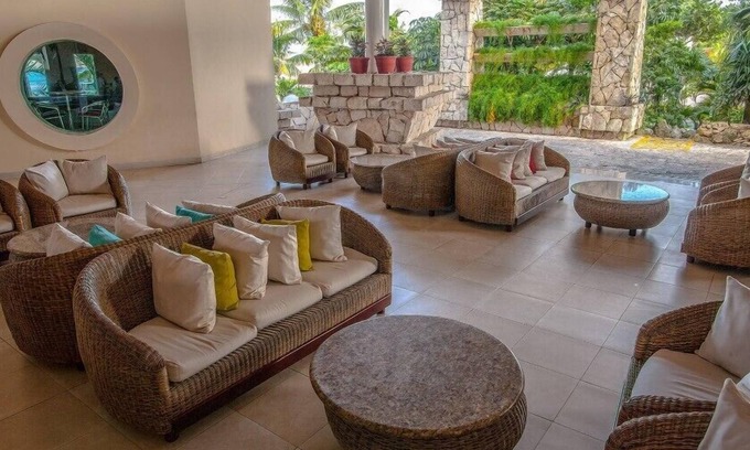 Cozumel Hotel | Discover Cozumel Studio with Beachfront Access & Pools