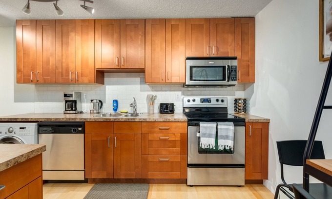 Sunalta Condo | Welcoming 1-Bedroom Retreat Near Downtown Calgary