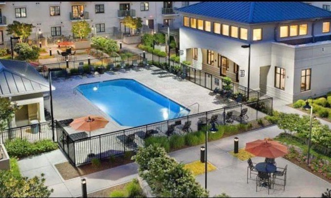 SouthPark Apartment | Charming 1 Bed Retreat in SouthPark with Free Parking