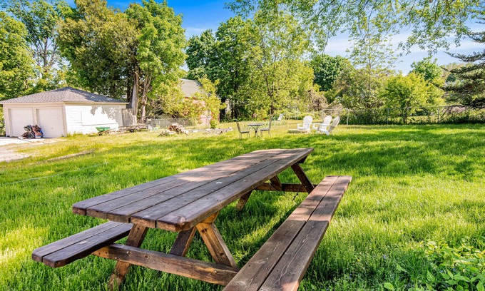 St. Albans Apartment | Inviting 1 Bedroom Apartment Near Outdoor Adventures