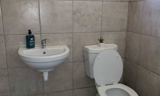 Eikenbosch Apartment | Cozy 1-Bedroom Apartment in the heart of Bellville.