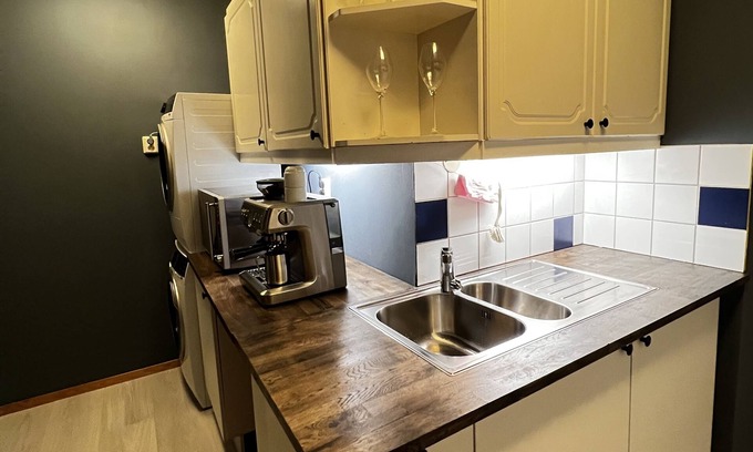 Alesund Apartment | Inviting 1-Bedroom Apartment in Scenic Ålesund with WiFi