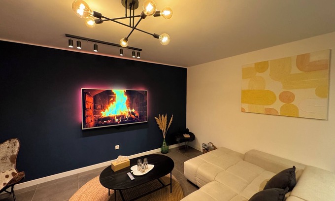 Tractorul Apartment | Cozy 1-bedroom apartment in charming Brașov with WiFi