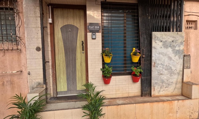 Andheri West Apartment | Cozy 1-bedroom apartment in wonderful Malad West with AC Near Vivanta Hospital