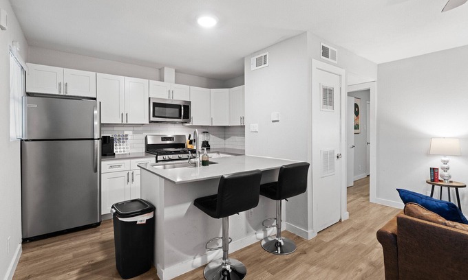 Highland Apartment | Cozy 1 Bedroom Apt in Highland Austin 6156