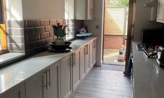 Lillington House | Cozy 1-bedroom bungalow in charming Leamington Spa with WiFi