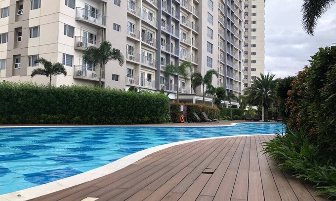 Las Pinas Condo | Inviting 1 Bedroom Retreat Near the Mall with Netflix