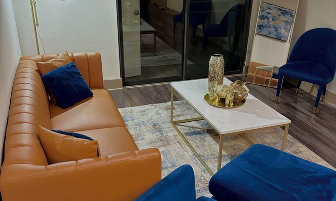 Midtown Condo | Cozy 1-bedroom condo in fantastic Downtown Houston with fitness room, WiFi !