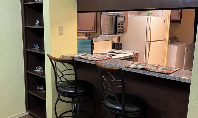 Mission Condo | Cozy 1-bedroom condo with WiFi, AC in amazing Mission
