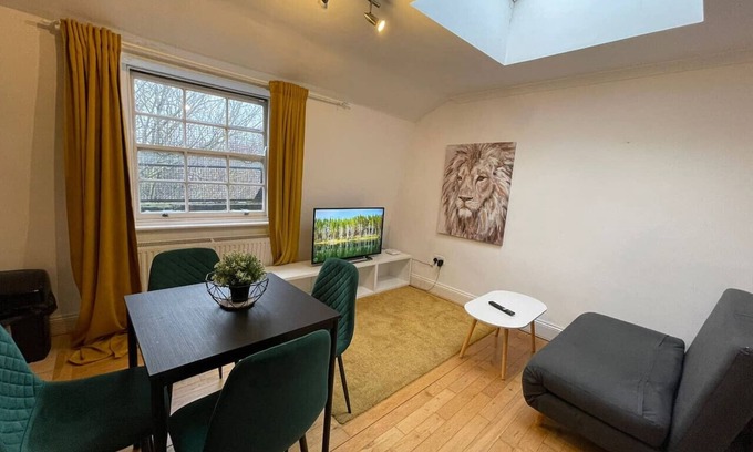 Canonbury Apartment | Discover The Islington Hub with Family-Friendly Amenities