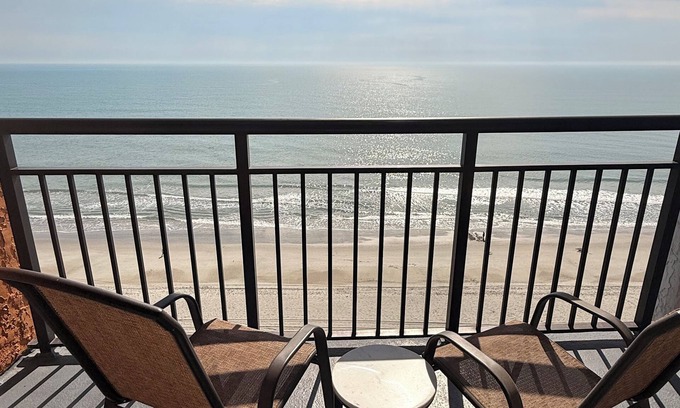 Myrtle Beach Hotel | Cozy 1-bedroom oceanfront condo with WiFi in nice Myrtle Beach Landmark Resort