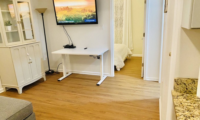 Franconia House | Inviting 1-Bedroom Retreat in Vibrant Alexandria