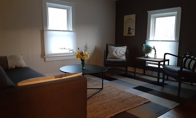 Harvard Apartment | Cozy 1-bedroom upper apartment with AC and WiFi in charming Harvard