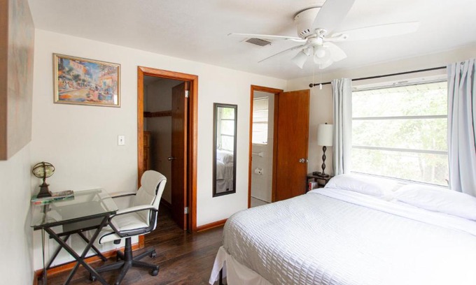 Jacksonville Beach House | Charming 1 Bedroom Unit Steps from Jax Beach Pier!