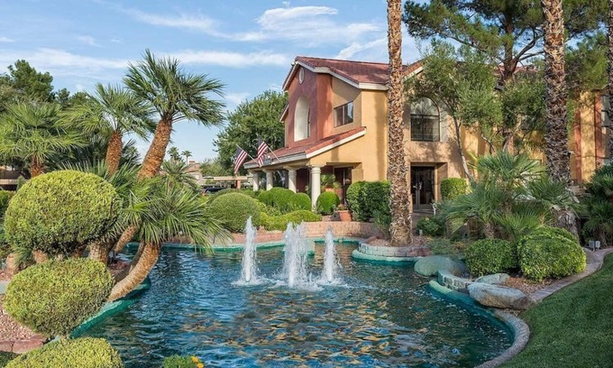 Las Vegas Resort | Charming 1-Bedroom Villa with Pool & Spa in Las Vegas