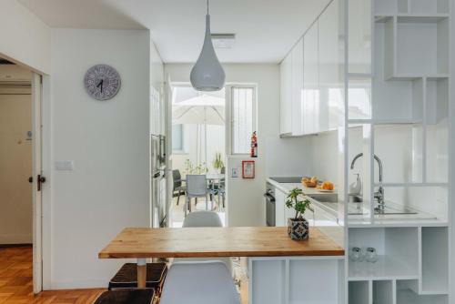 Bonfim Apartment | Discover ESM Rental: Palmela's Romantic Terrace Retreat