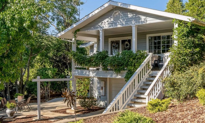 Julian House | Inviting 4-Bedroom Retreat, Pet-Friendly near Downtown Julian