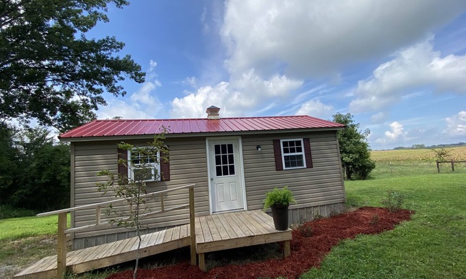 Sulphur Well Cottage | Cozy Cottage Retreat on Scenic Farm Near Mammoth Cave