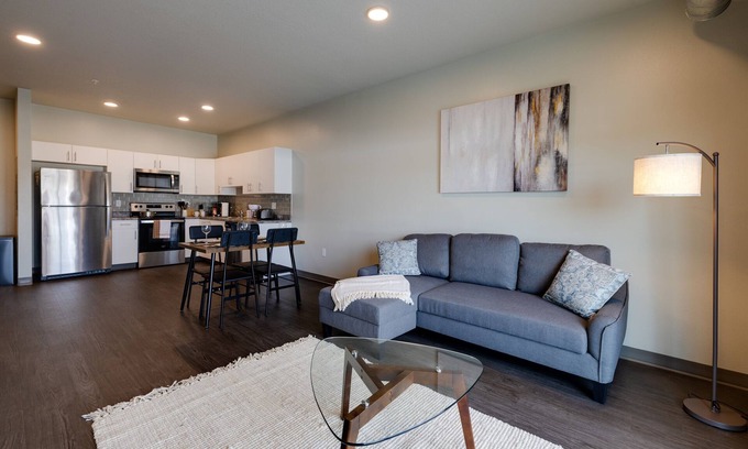 Downtown Des Moines Apartment | Perfect 1B1B with Balcony Views and Top Amenities