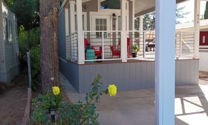 Hurricane House | Cozy 1Bedroom Tiny home with, WiFi + Amenities near Recreation + National Parks