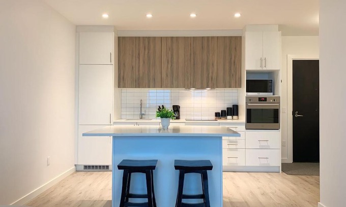 Waterloo Apartment | Pet-Friendly 1BR Condo with Pool, Ocean View & Gym