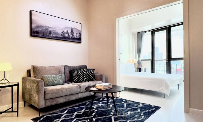 Pio del Pilar Condo | Cozy 1BR Deluxe with Balcony near Greenbelt Mall