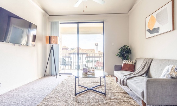 Irving Apartment | Modern 1BR King Suite with Pool, Gym & Breakfast Options
