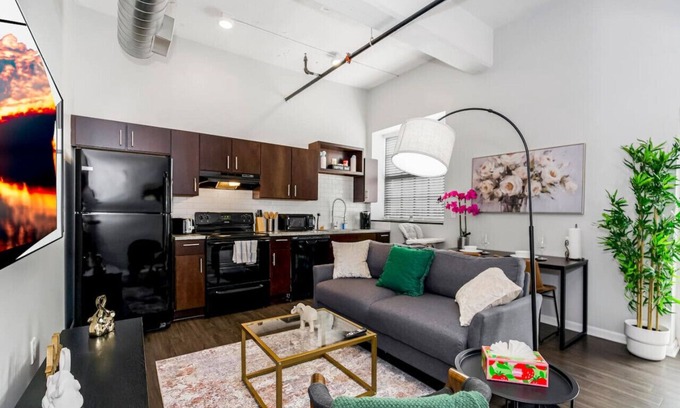 Downtown Kansas City Apartment | Stylish Downtown KC 1 BD Apartment with Great Amenities