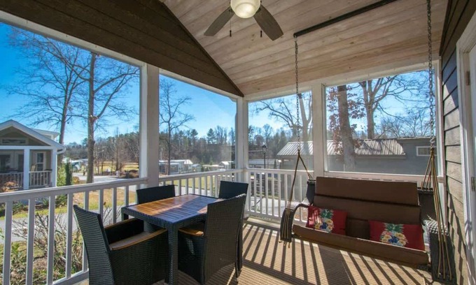 Upward Cottage | Inviting Haven Cottage with Daily Free Activities & More