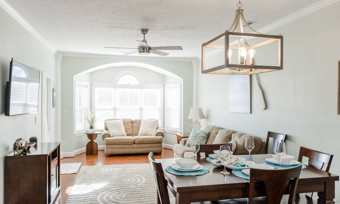 Carolina Yacht Landing Condo | Inviting Lakeview Condo with Pool & Hot Tub Near Beach