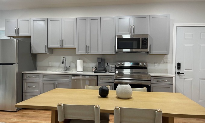 Everett Condo | Inviting 2-Bedroom Retreat Near Encore with Pet-Friendly Perks