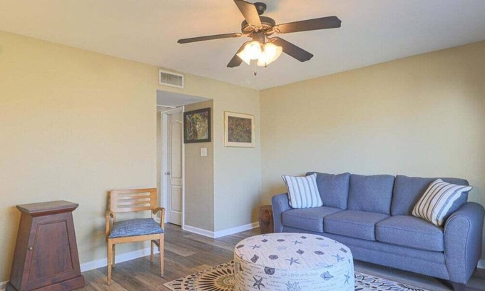 Gulf Hills Condo | Charming 2-Bedroom Condo with Pool Near Downtown Ocean Springs