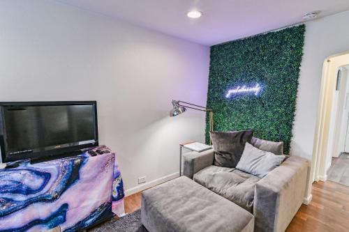 South Tacoma Apartment | Comfortable 2-Bedroom Apartment with Free Parking & AC