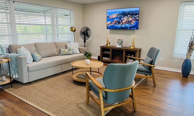 Palm Hill House | Welcoming 2-Bedroom Home Near Gulf Beaches & Restaurants