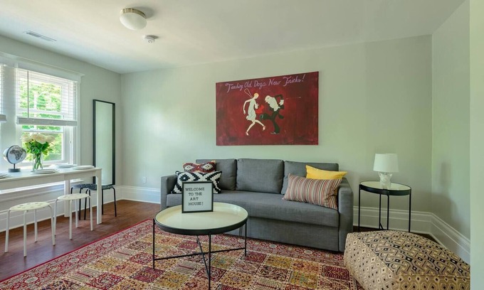 Detroit Apartment | Inviting 2-Bedroom Apartment in West Village with Parking