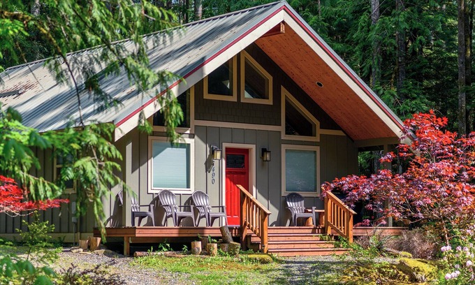 Warnick House | Perfect Family Retreat: 2 Bed/2 Bath with Sauna & Pool