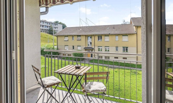 Center Apartment | Cozy 2-Bed Apartment in Zürich with Essentials