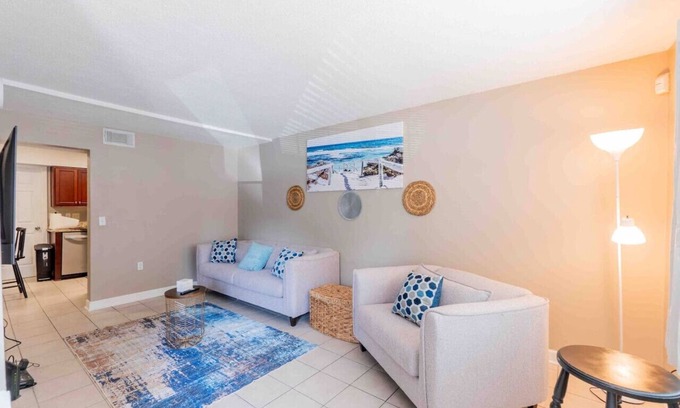 Fort Walton Beach Apartment | Inviting 2-Bed Townhome with Breakfast and Family Amenities