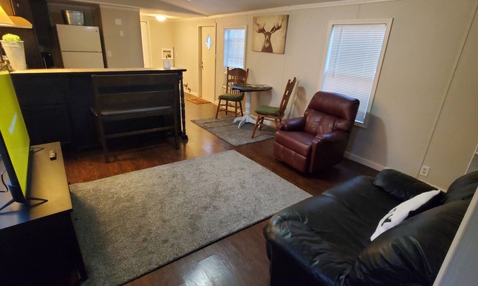 North Little Rock House | Cozy 2-bedroom mobile home with AC/Heat WiFi-Close to interstate!
