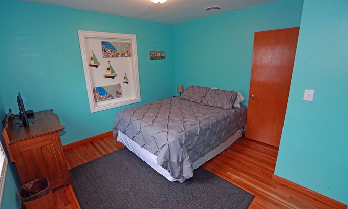 Celina House | Delightful 2 Bedroom House Steps From the Lake & Amenities