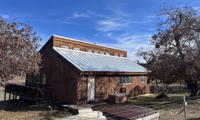 Harper Cabin | Charming 2-Bedroom Cabin with WiFi & AC on Secluded Acreage
