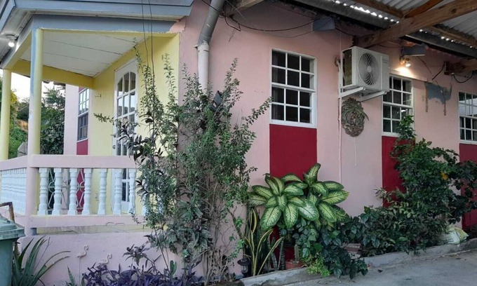 Willemstad House | Cozy 2-bedroom apartment in wonderful Willemstead with WiFi, AC, fitness room