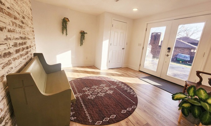 West Plains Apartment | Inviting 2-Bedroom Apartment Suite with Kitchen & Child-Friendly