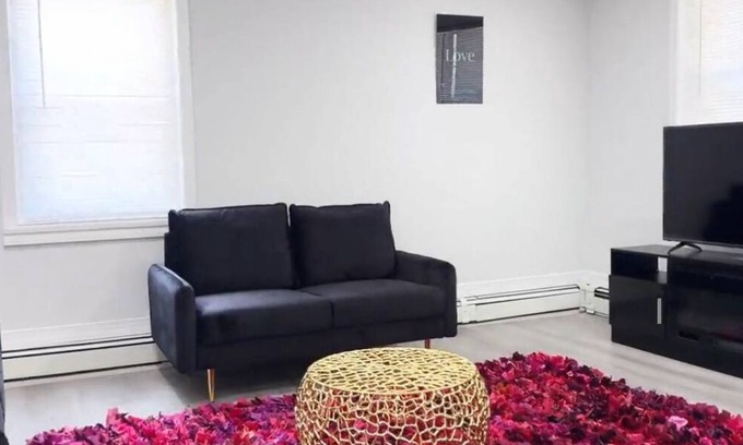 Lake Walker Apartment | Cozy 2-bedroom apartment in fantastic Baltimore with AC, WiFi