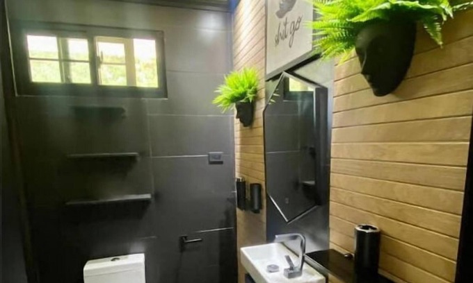 Orange Hill Apartment | Cozy 2-bedroom apartment in amazing Carnbee with AC