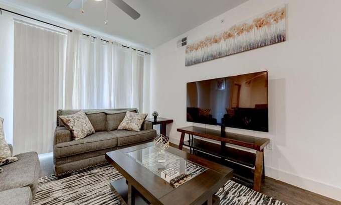 North Burnet Apartment | Inviting 2-Bedroom Apartment with Pool View @ Domain Northside