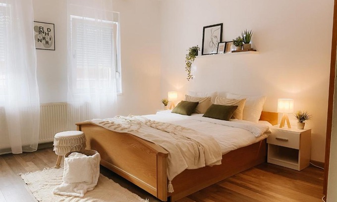 Caransebes Apartment | Charming 2-Bedroom Boho-Themed Retreat for Families