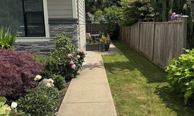 Lynn Valley House | Cozy 2 bedroom basement suite in North Vancouver