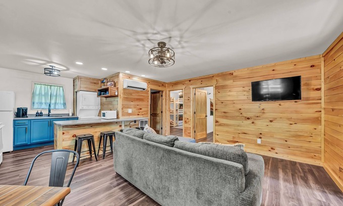 Wellington Cabin | Cozy 2-bedroom cabin in charming Wellington with Hot tub