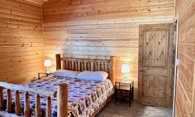 Payson Cabin | Inviting 2-Bedroom Cabin With AC and WiFi in Tonto Forest